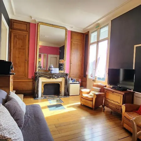 Les Caudalies Apartment *